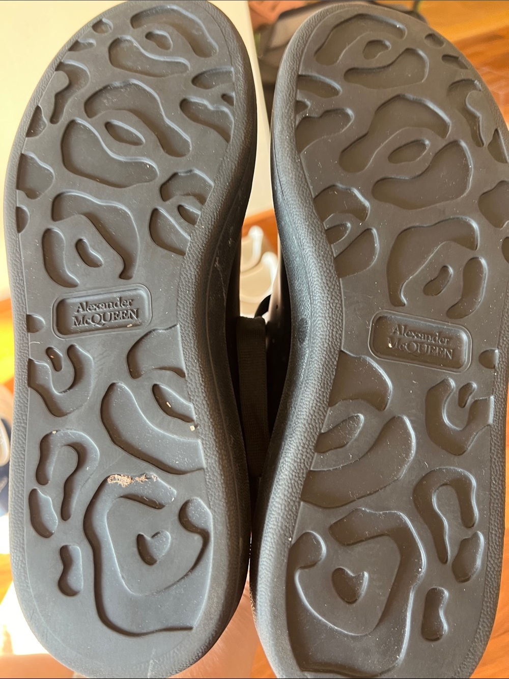 Alexander McQueen Black Leather Low-Top Platform Sneakers with Gold Logo - Picture 2 of 4